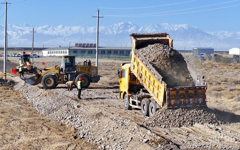 甘肅民樂:產(chǎn)業(yè)路項(xiàng)目建設(shè)&ldquo;火力全開&rdquo;